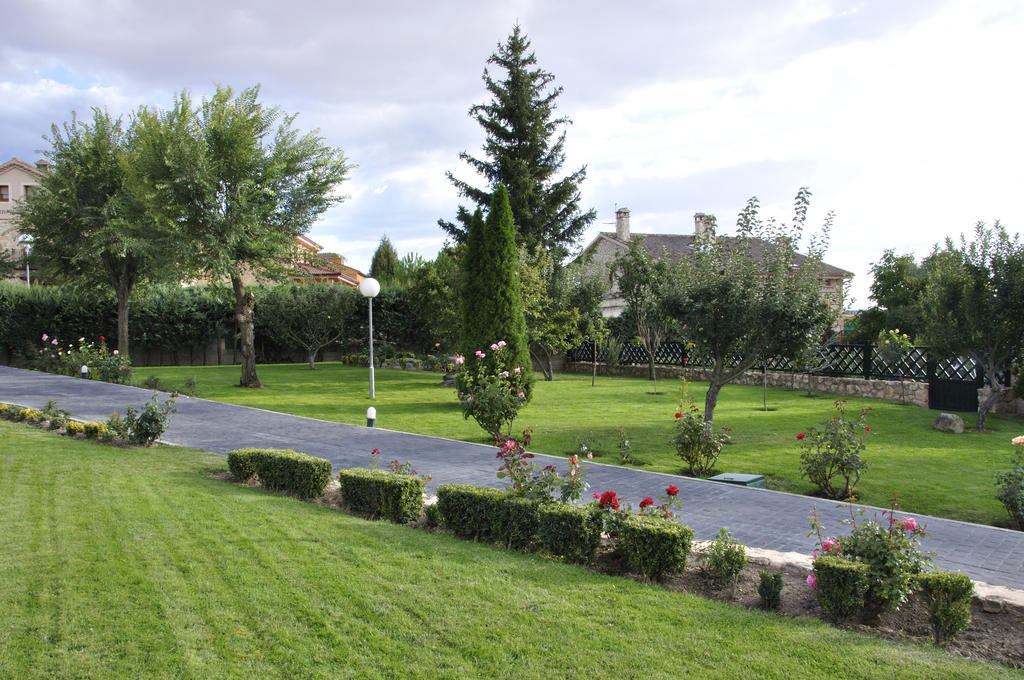 Hospederia Gemma Hotel La Lastrilla Esterno foto